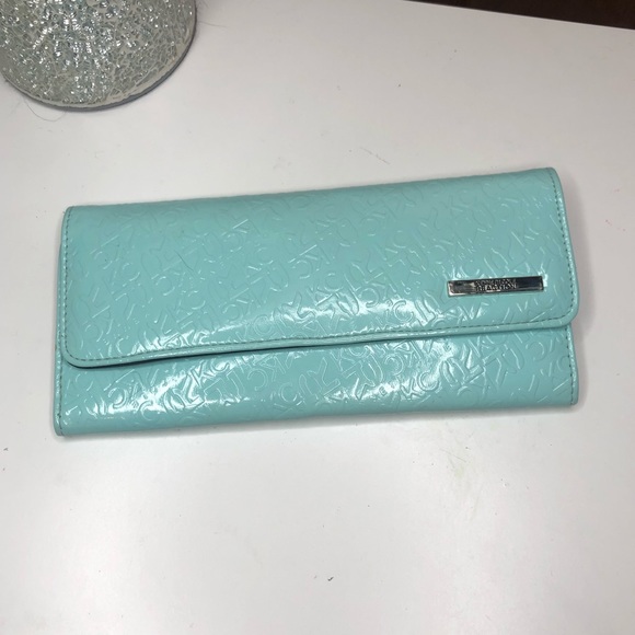 Kenneth Cole Reaction Handbags - Kenneth Cole Wallet